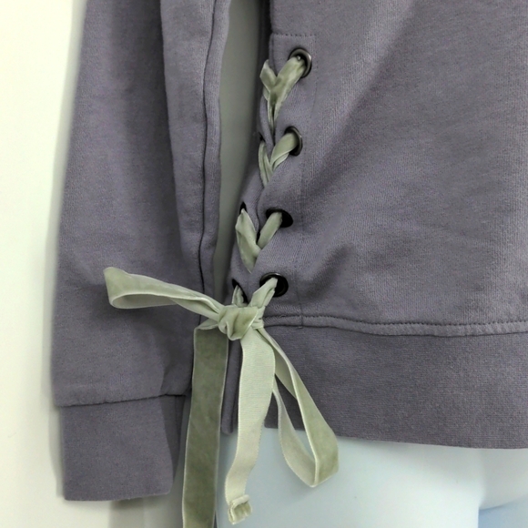 Disney Parks I Don't Live in Fantasyland But Visit Often Sweatshirt Size XS - Picture 5 of 8